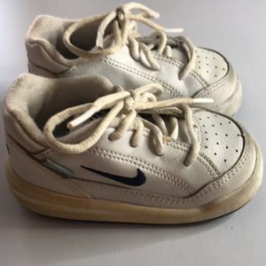 Toddler Nike play size 5 c
